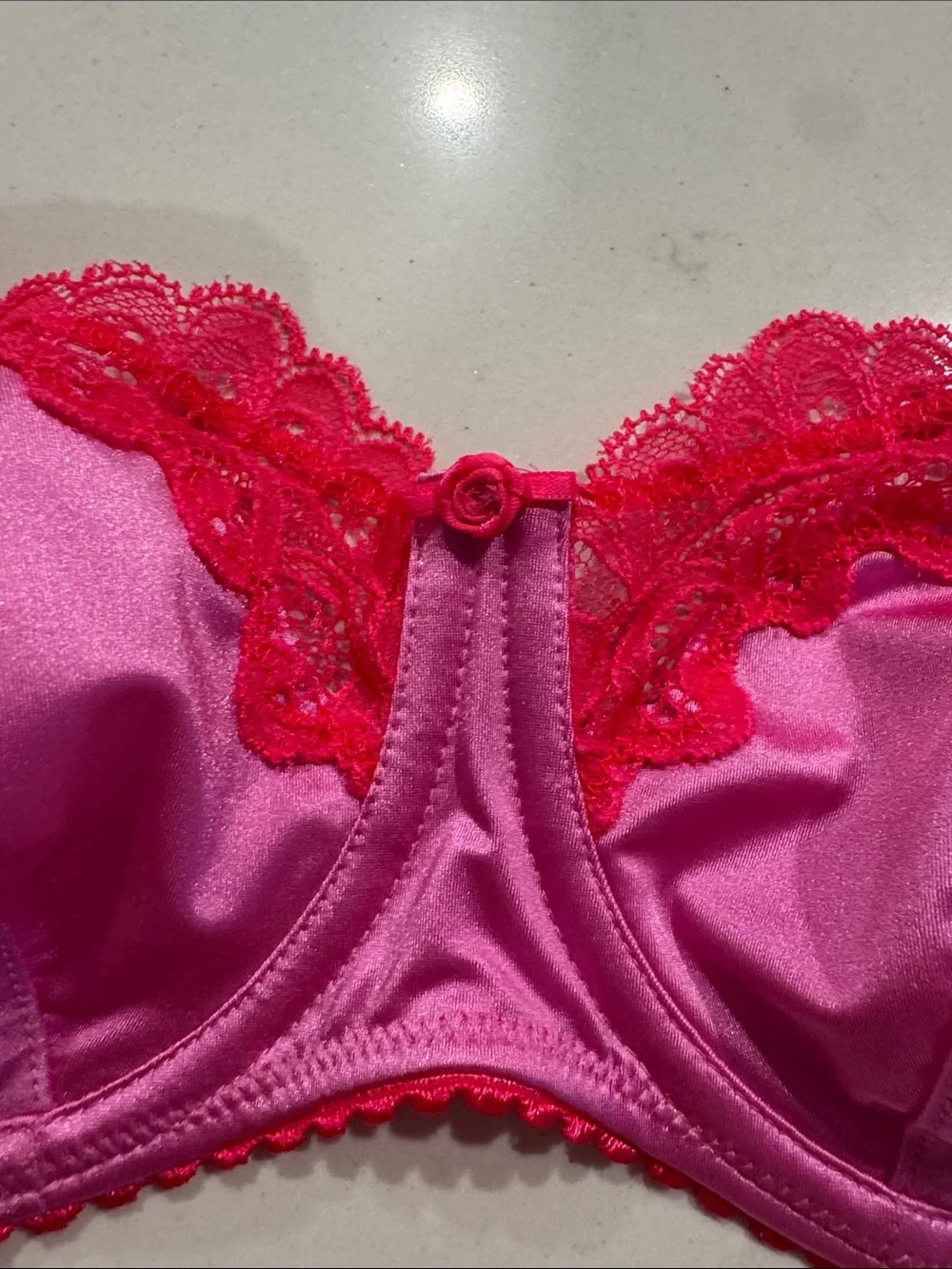 SKIMS Pink Satin Underwire Bra & Hot-Pink Lace Thong Set - Picture 5 of 10